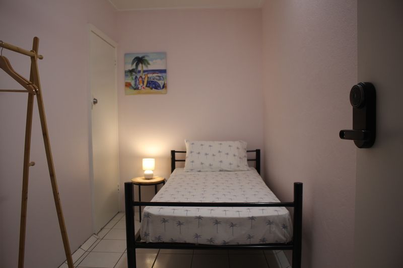 Private Single Room Share Bathroom