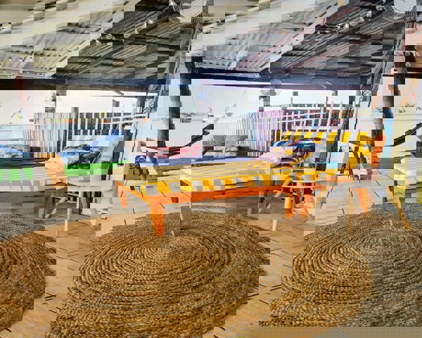 Single Private Room (Share Bathroom)