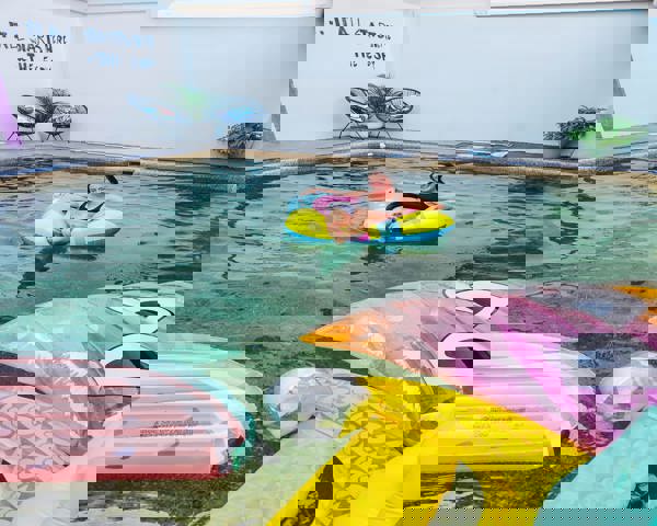 Mix 6 Bed Dorm with Bathroom (18-35 Age Only)