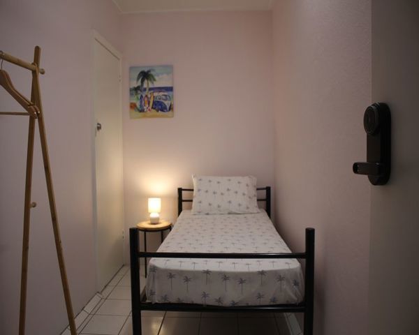 Single Private Room (Share Bathroom)