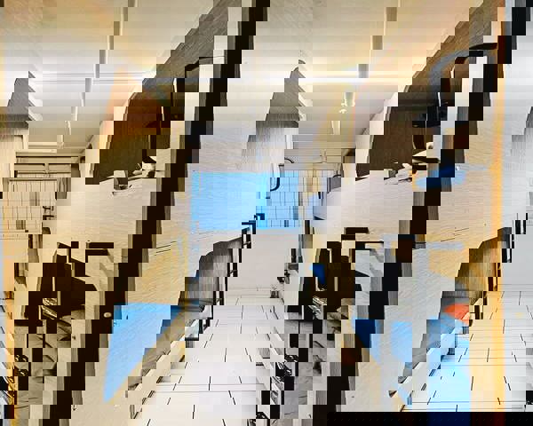 Mix 6 Bed Dorm with Bathroom (18-35 Age Only)